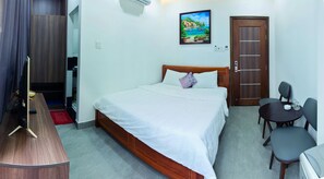 Minibar, desk, soundproofing, free WiFi - Hoa Cat Hotel (Quy Nhon)