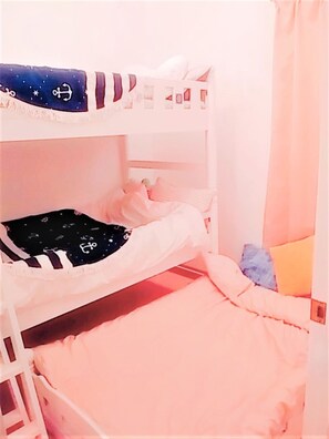 2 bedrooms, iron/ironing board, free rollaway beds, free WiFi - Aqua House (Ogimi)