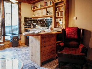 Cookware/dishes/utensils