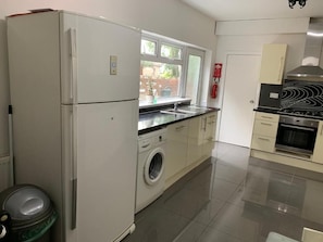 Micro-ondes, four, plaque de cuisson