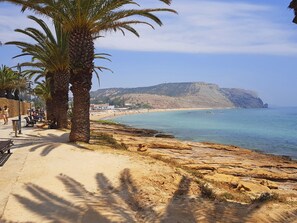 Beach nearby, beach towels - Cristaluz in central location, 5 mins walk to shops, restaurants and the beach ! (Praia da Luz)