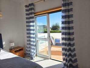 2 bedrooms, in-room safe, iron/ironing board, travel crib - Cristaluz in central location, 5 mins walk to shops, restaurants and the beach ! (Praia da Luz)