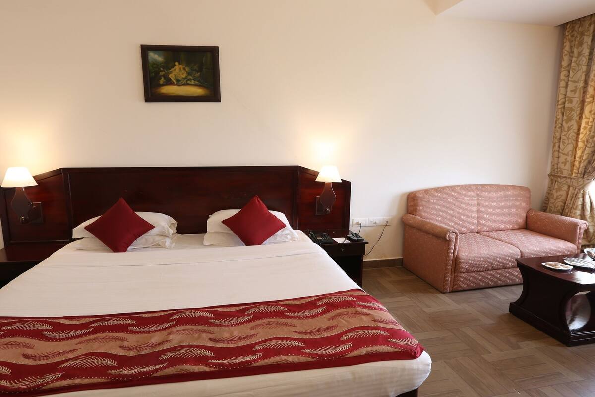 Desk, rollaway beds