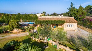 A villa with a tiled roof, surrounded by lush greenery and a swimming pool. - Finca Alcudia Sa Vinya Vella near beach with pool (Alcúdia)