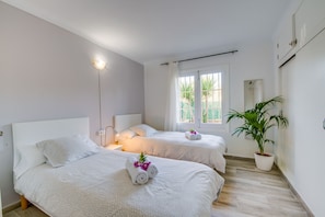 3 chambres, fer et planche à repasser, Wi-Fi gratuit, draps fournis