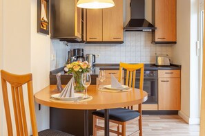 Køleskab, ovn, opvaskemaskine, kaffe-/temaskine