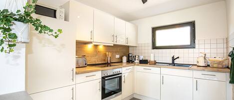 Fridge, microwave, oven, dishwasher