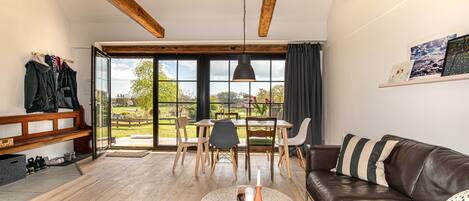 Platt-tv och eldstad