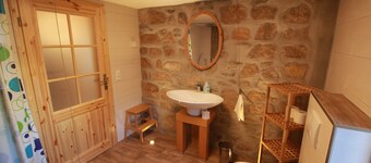 Holiday house "Gebirgshäusl Oybin" Zittau Mountains / Upper Lusatia + fireplace + surrounding area