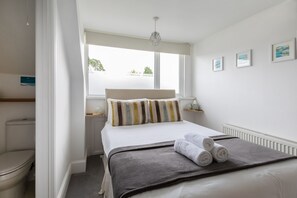 Room - Oasis House (Falmouth)