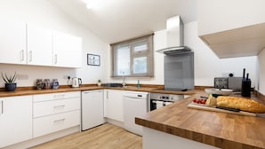 Unclassified image, 3 of 29, button - Oasis House (Falmouth)