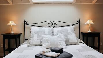 1 slaapkamer, een strijkplank/strijkijzer, wifi, beddengoed