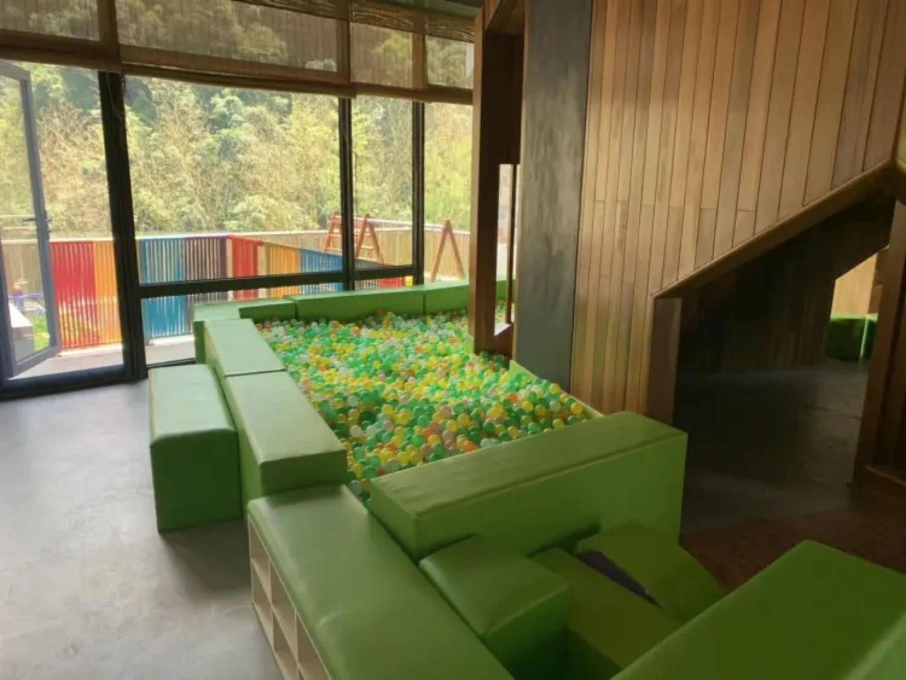 Área de juegos infantiles bajo techo