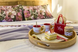 3 slaapkamers, een strijkplank/strijkijzer, reisbedje, gratis wifi