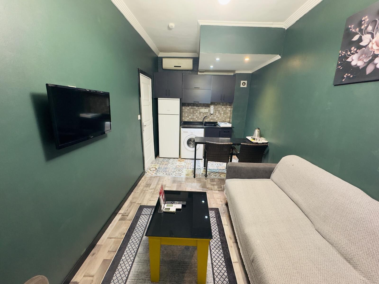 Comfort-Apartment | Eigene Küche | Kühlschrank, Ofen, Wasserkocher, Esstisch