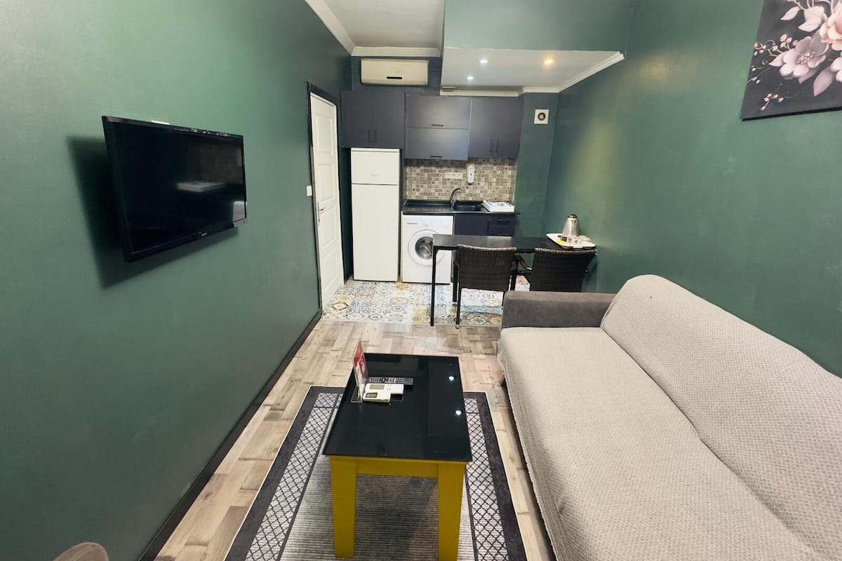 Comfort-Apartment | Eigene Küche | Kühlschrank, Ofen, Wasserkocher, Esstisch