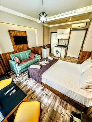 Family Studio Suite | Egyptian cotton sheets, premium bedding, down comforters, in-room safe - Imza Suite (Istanbul)