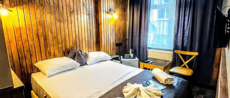 1 bedroom, Egyptian cotton sheets, premium bedding, in-room safe