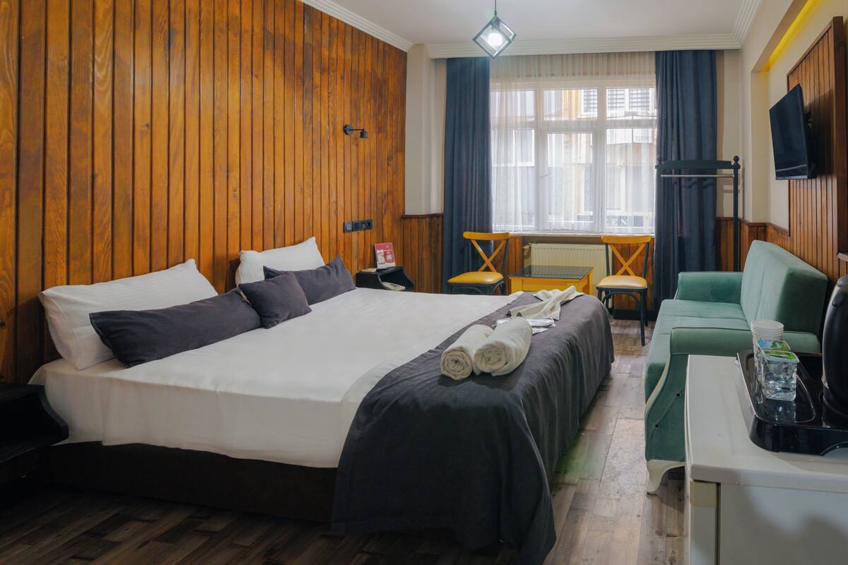 Family Studio Suite | 1 bedroom, Egyptian cotton sheets, premium bedding, in-room safe