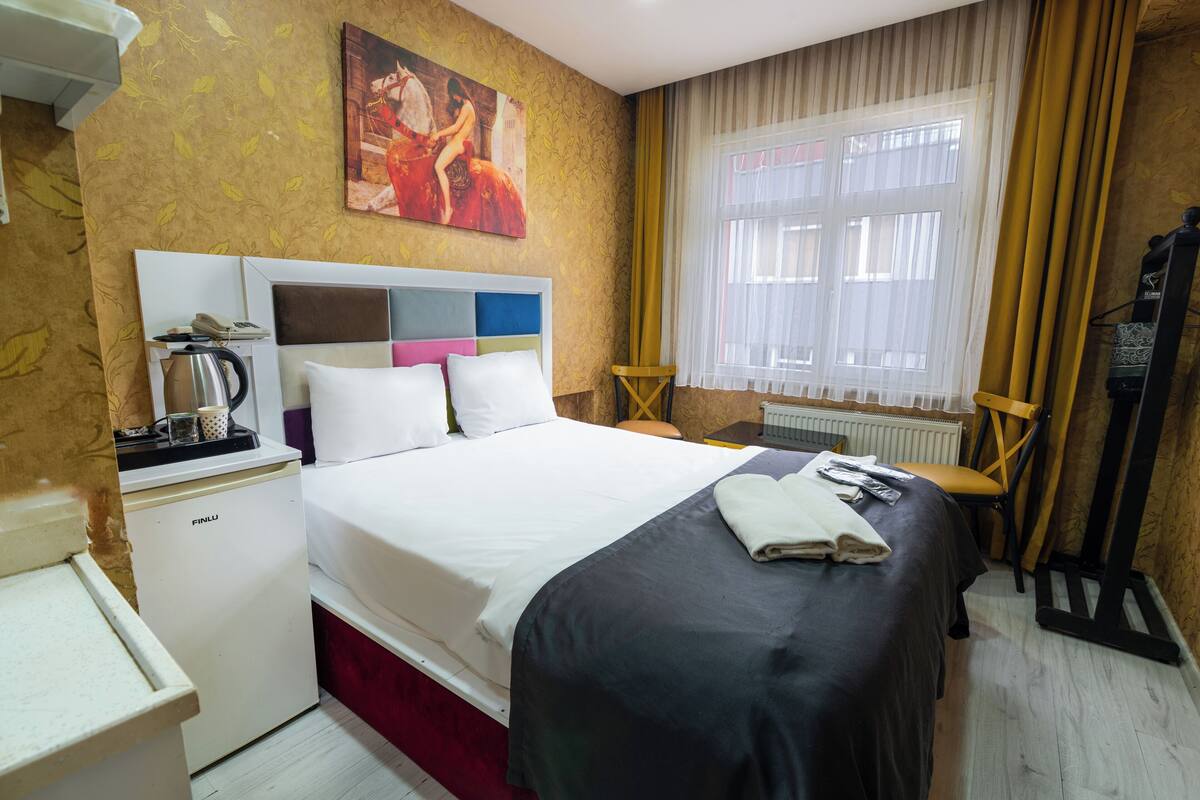 Deluxe Room | Egyptian cotton sheets, premium bedding, down comforters, in-room safe