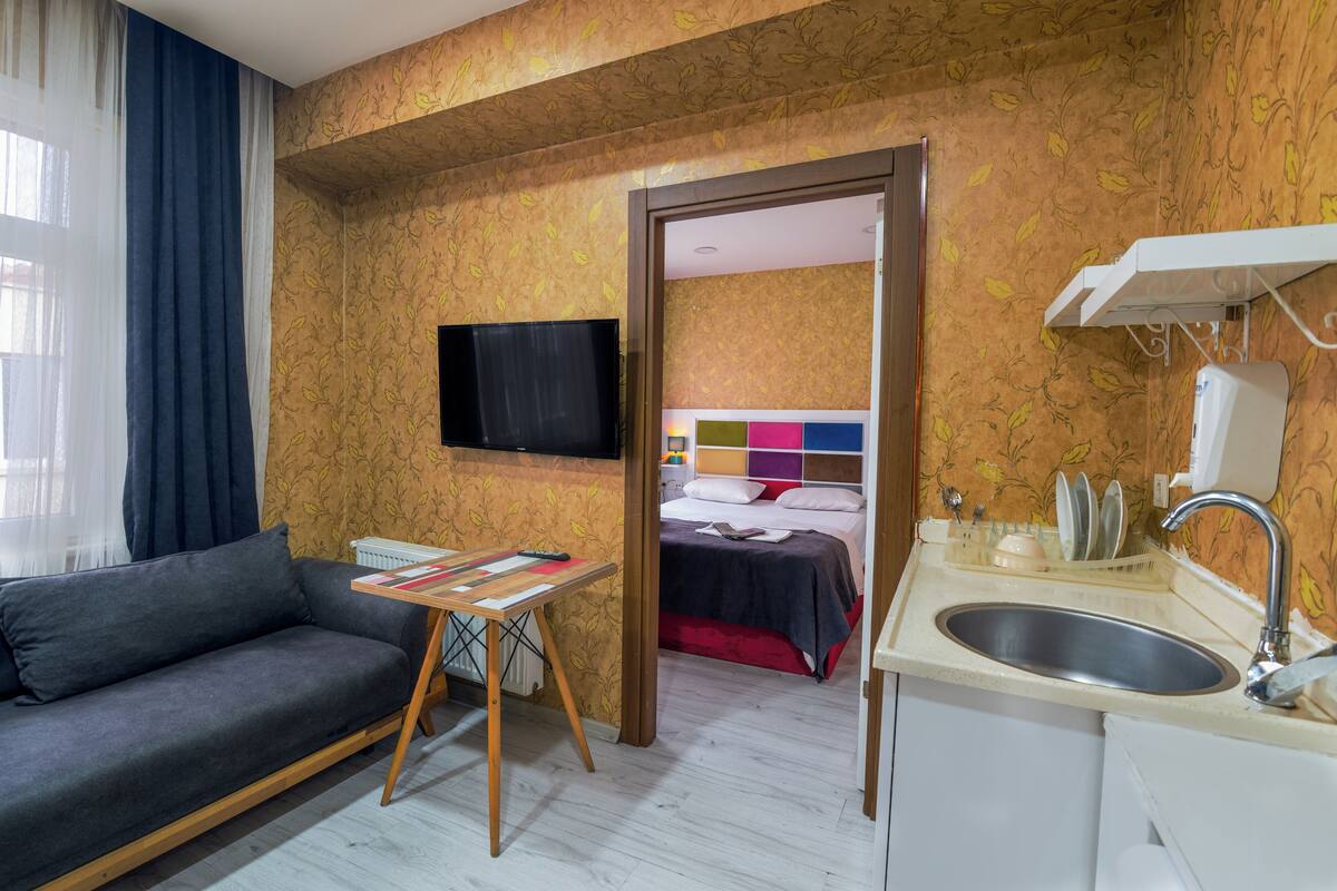 Deluxe Apartment | 1 bedroom, Egyptian cotton sheets, premium bedding, in-room safe