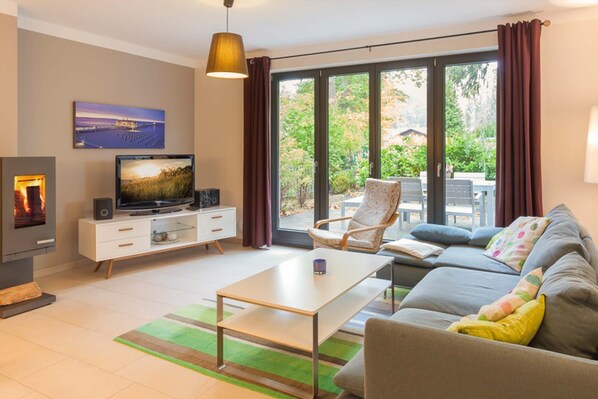 Fernseher, Kamin