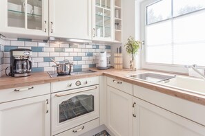 Fridge, oven, dishwasher, coffee/tea maker