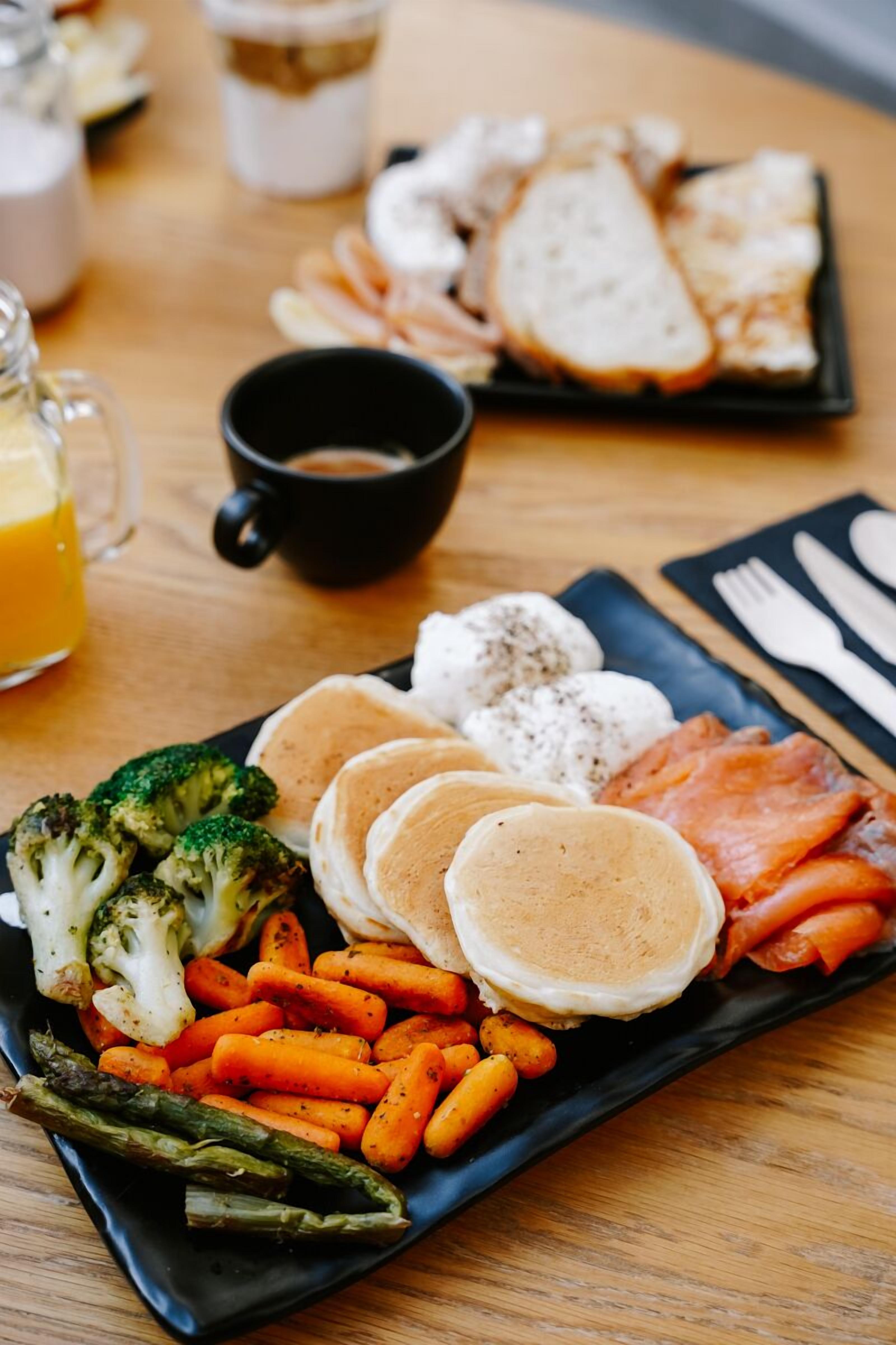 daily cooked-to-order breakfast (eur 10 per person)