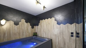 Luksussuite, spabadekar (White Tower View) | Boblebad