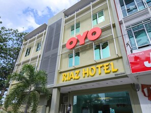 Exterior - OYO 89839 Riaz Hotel (Malacca City)