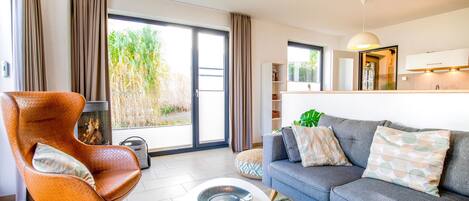 Platt-tv och eldstad