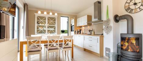Fridge, oven, dishwasher, coffee/tea maker