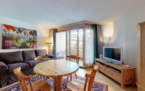 TV, fireplace, stereo