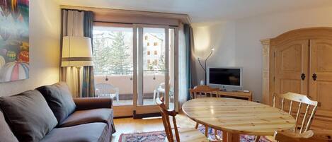 TV, peis og stereoanlegg