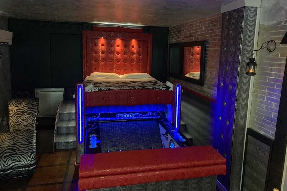 Suite (Erato) | 1 soverom, minibar, skrivebord for bærbar PC og blendingsgardiner