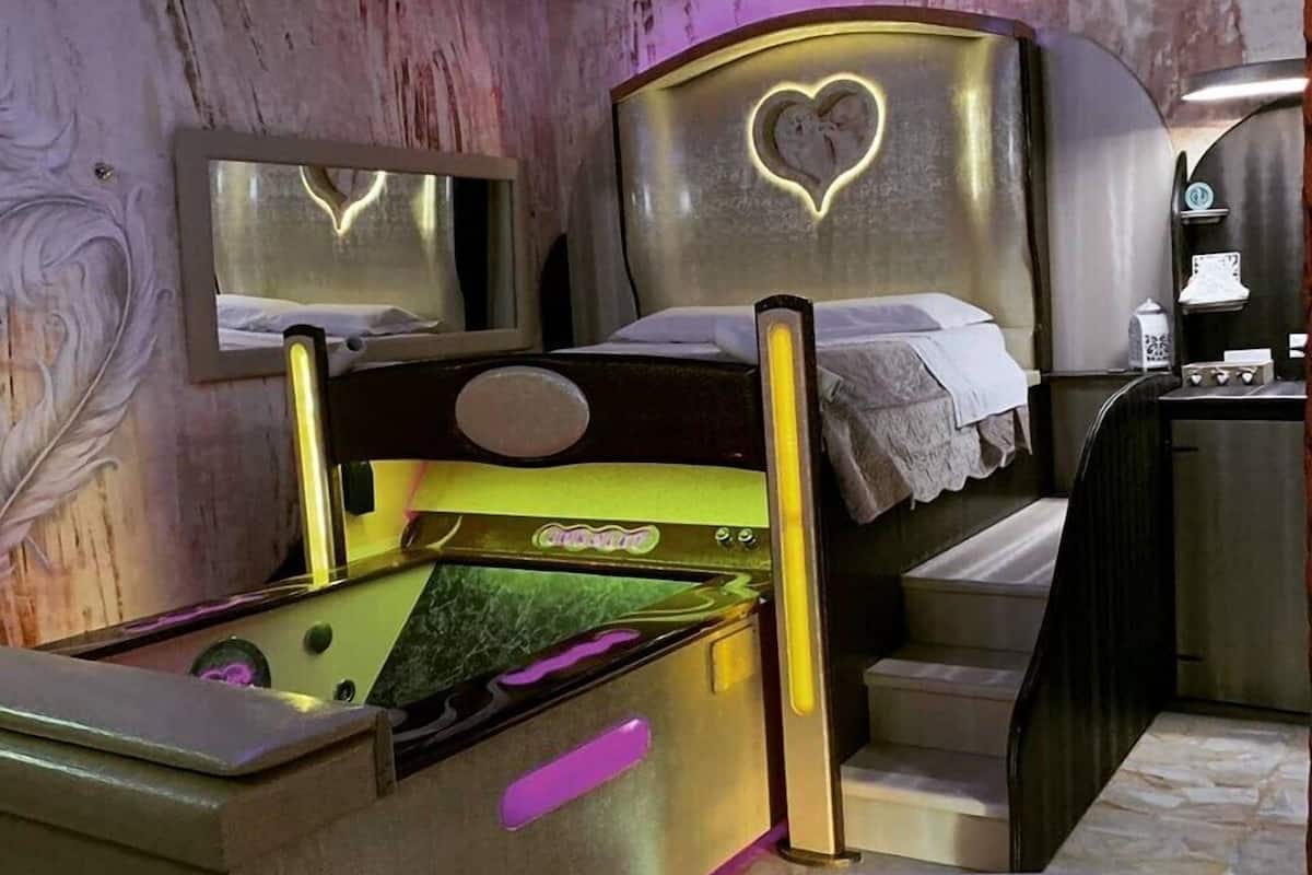 Suite (Clio) | 1 habitación, minibar, decoración personalizada y muebles diferentes