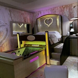 Suite (Clio) | 1 Schlafzimmer, Minibar, individuell dekoriert, individuell eingerichtet