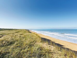 Beach nearby - Charming 2-Room Apartment, Modern and Cozy, Prime City Center Location, Steps from the Beach (Les Sables-d'Olonne)