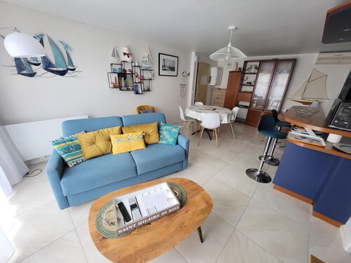 Charming 2-Room Apartment, Modern and Cozy, Prime City Center Location, Steps from the Beach