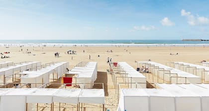 Appartement Moderne au Centre-Ville, 150m Plage, WiFi, Confort Idéal pour Familles