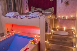 Premium bedding, minibar, individually decorated, individually furnished