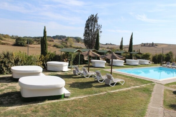 Seasonal outdoor pool, pool umbrellas