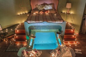 Premium bedding, minibar, individually decorated, individually furnished