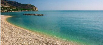 Double or family room a few steps from the sea