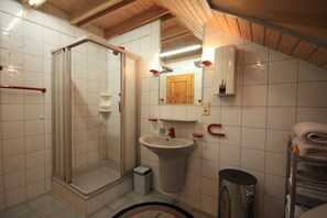Alte Schmiede | Bathroom | Hair dryer, bidet, towels, soap