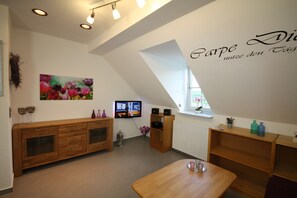 Moseltraum 4 | Wohnbereich | 38-Zoll-Flachbildfernseher mit Satellitenempfang, LED-Fernseher