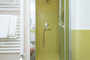 Cozy Panoramic Studio with Loft Bed, Rooftop | Bathroom shower - Il Garbino Suite and Apartment (Lecce)
