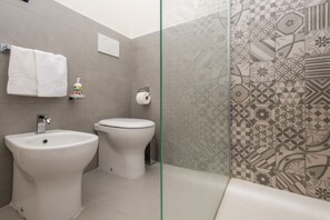 Comfort Apartment, 2 Bedrooms | Bathroom