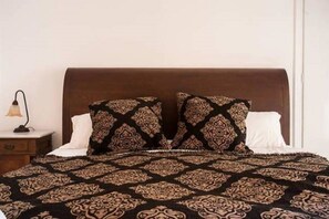 Standard Apartment | 2 bedrooms, iron/ironing board, free cribs/infant beds, free WiFi