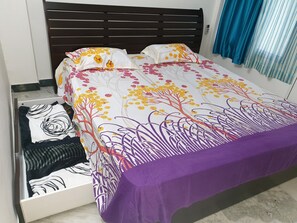 3 chambres, fer et planche à repasser, Wi-Fi, draps fournis